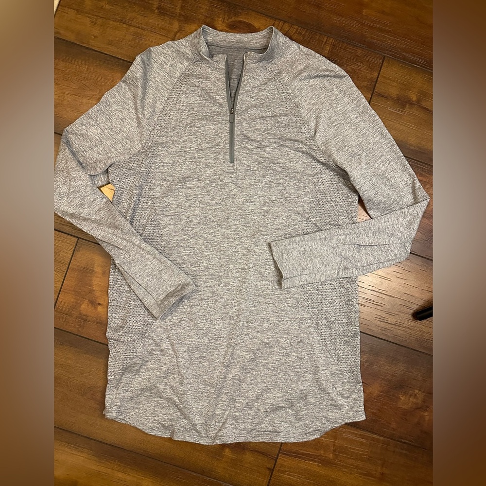 Men’s Lululemon quarter zip size medium lightweight, long sleeve top